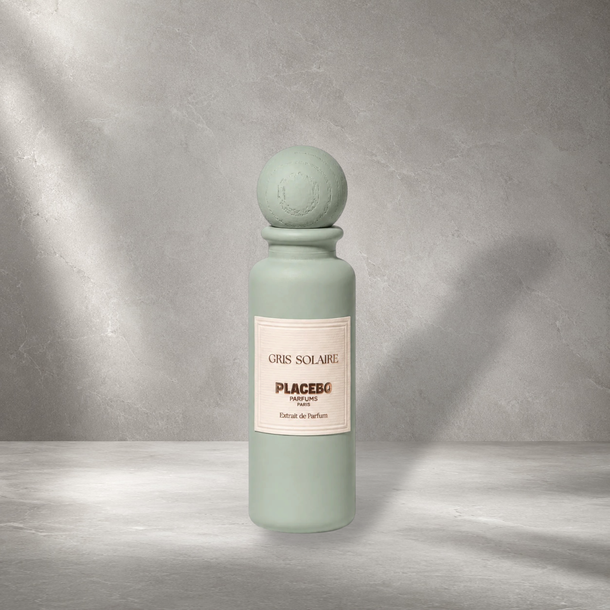 Flacon 80ml de Gris Solaire par Placebo, parfum boisée-florale